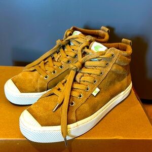Cariuma Tan High-Top Sneakers